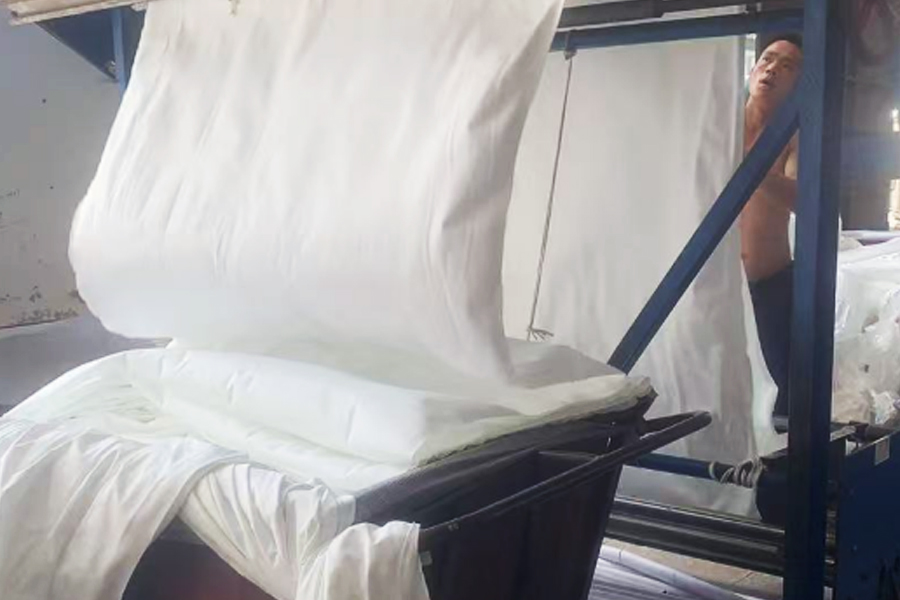 Xưởng nhuộm-khu vực lật vải màu xám