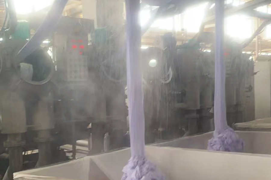 Nhà máy nhuộm sản xuất bán thành phẩm ra khỏi xi lanh